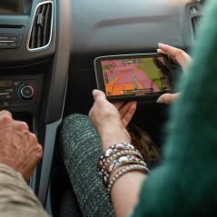 TomTom GO Classic GPS Navigator 6 - Ultimate Navigation Experience with Accurate Maps & Real-Time Traffic